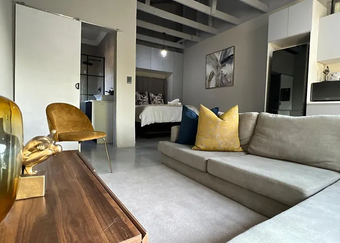 Cosy Nest 5 Min To Sandton City 16