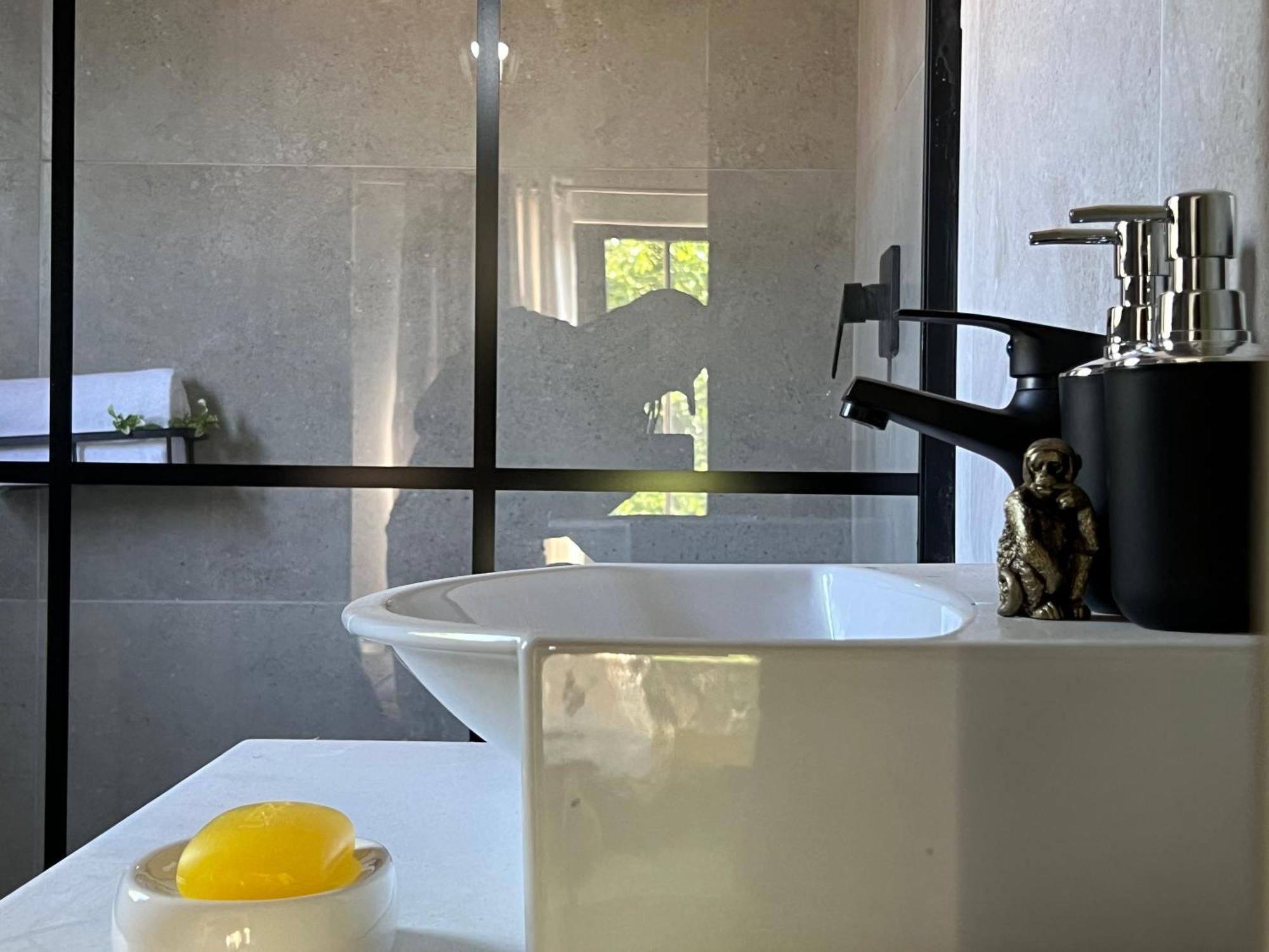 Apartment Cosy Nest 5 Min To Sandton 16