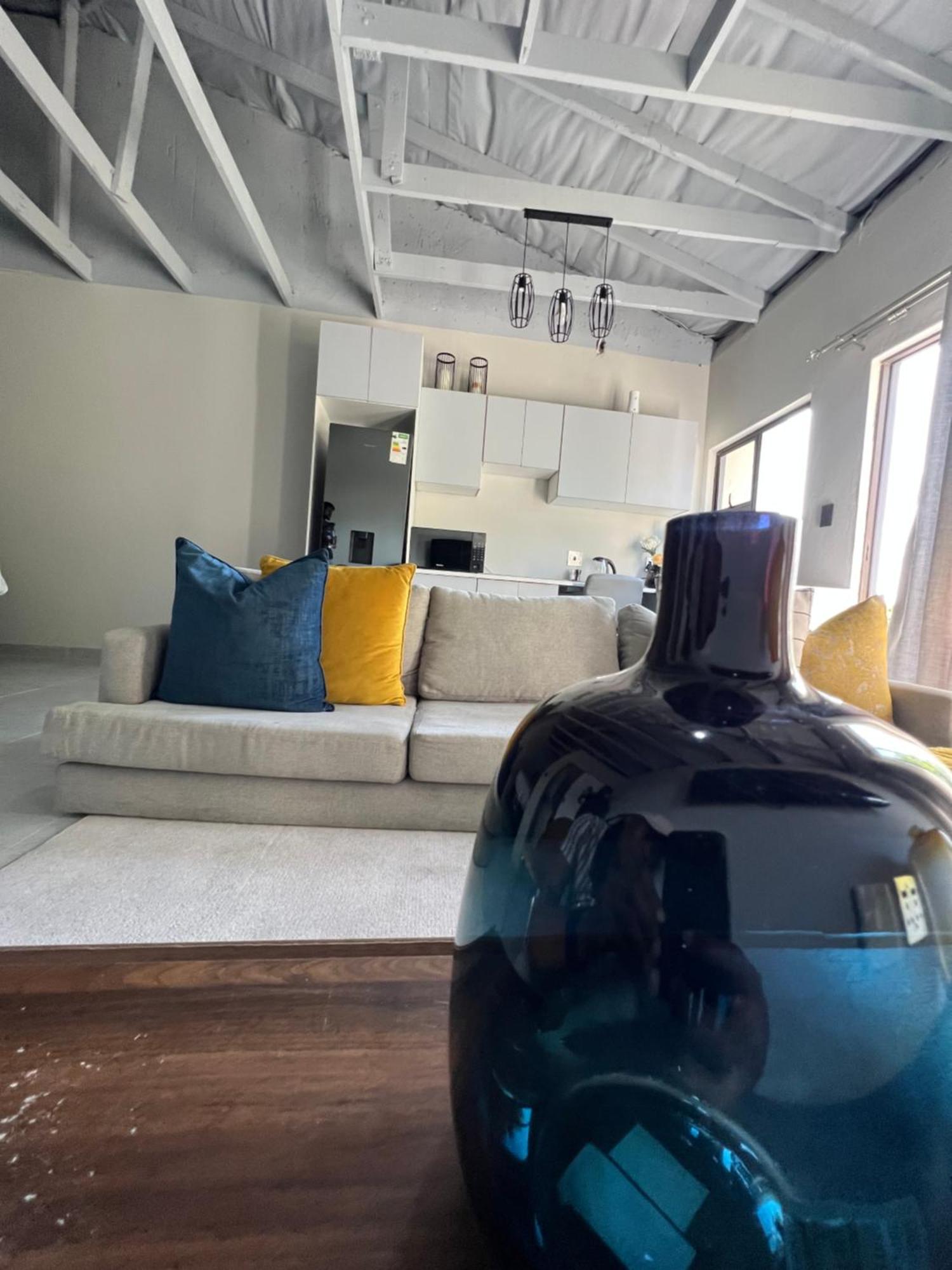 Apartment Cosy Nest 5 Min To Sandton 16 *
