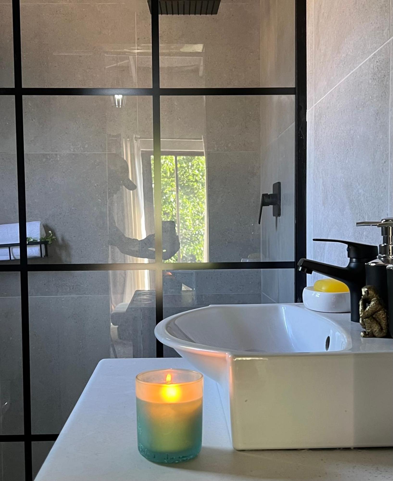 Cosy Nest 5 Min To Sandton 16 Apartment