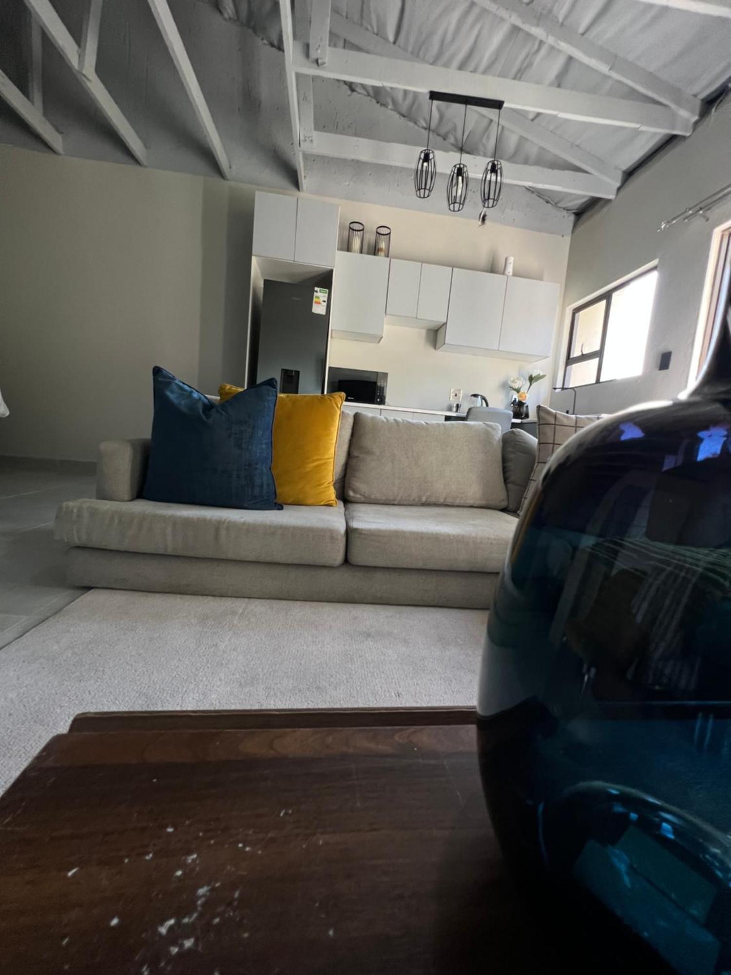 Apartment Cosy Nest 5 Min To Sandton 16 *