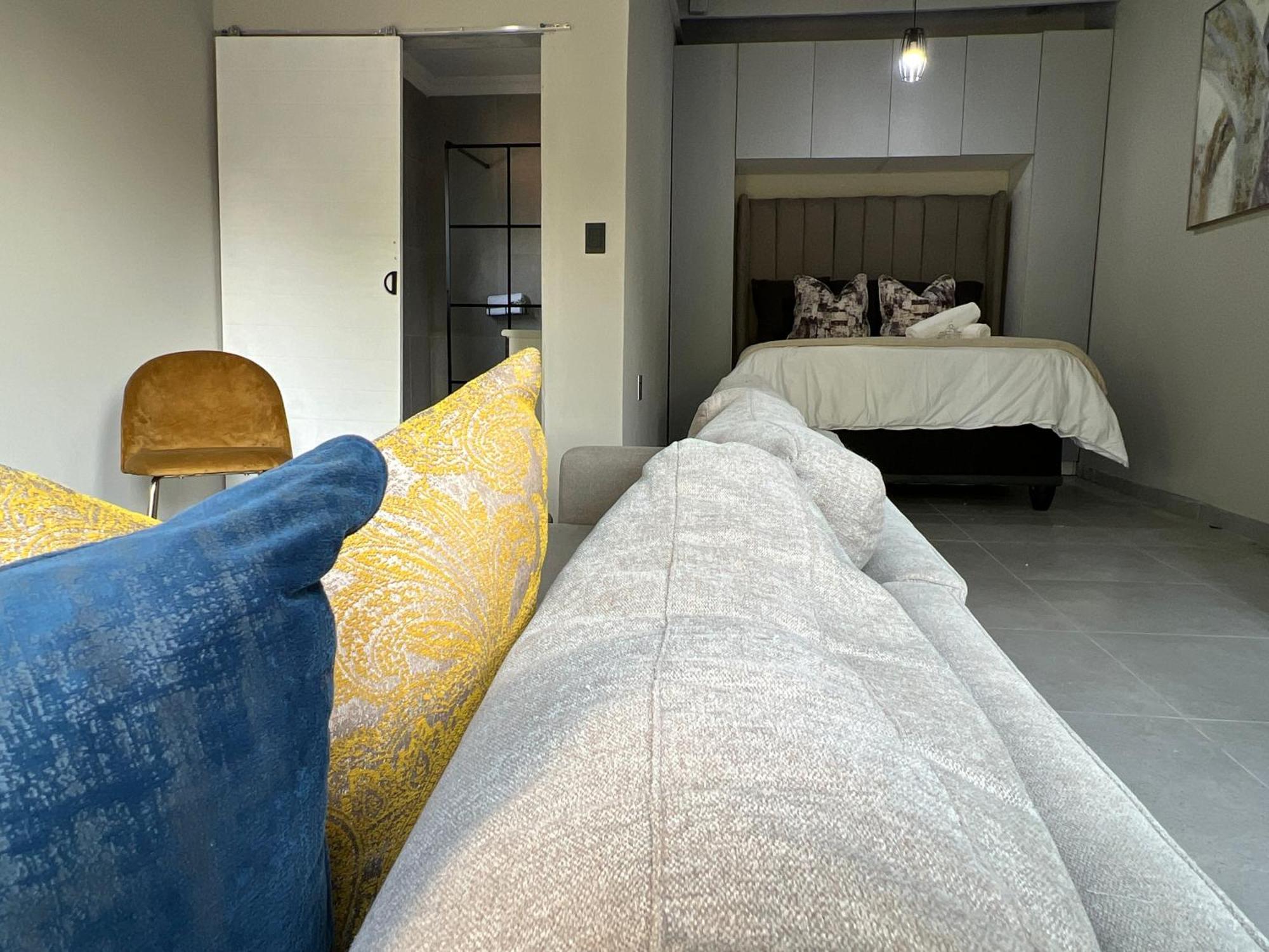 Apartment Cosy Nest 5 Min To Sandton 16 *